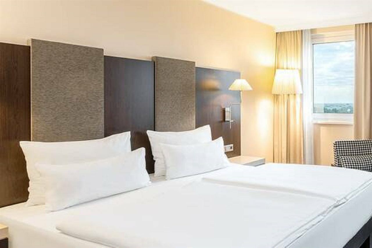 Nh Danube Hotel Wien